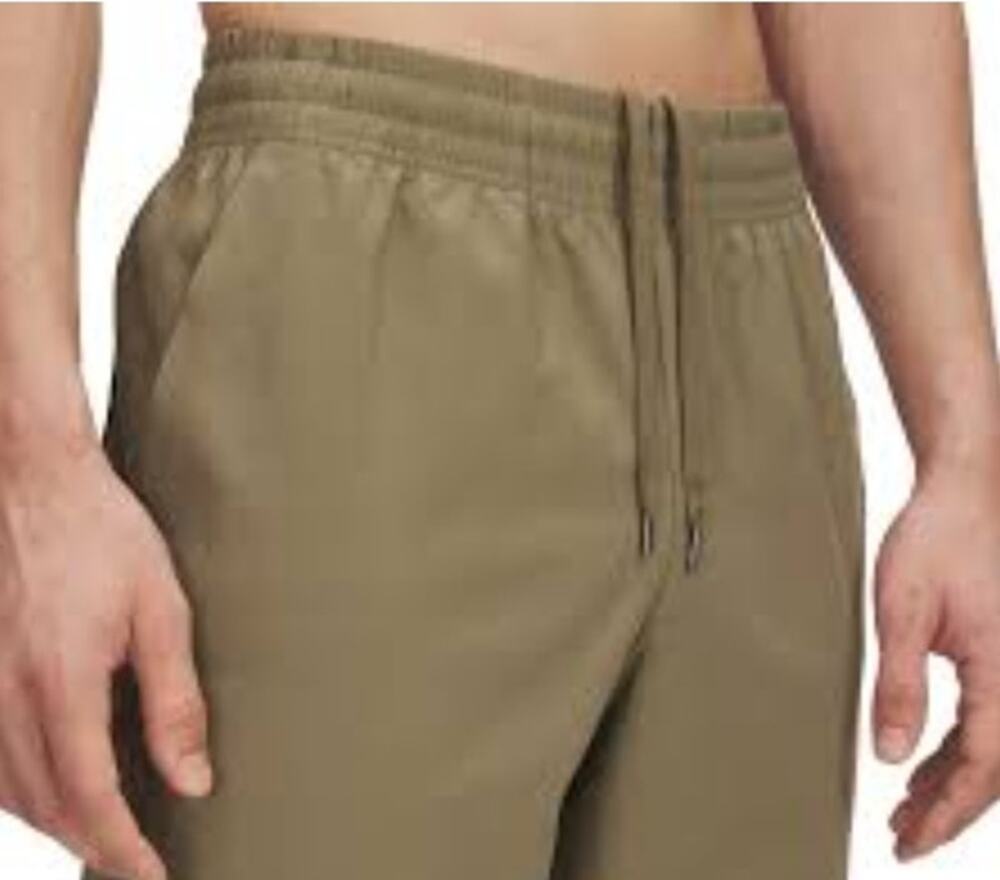 Under Armour Icon Woven Jogger Pants Men's Size M City Khaki NWT 6000663-252